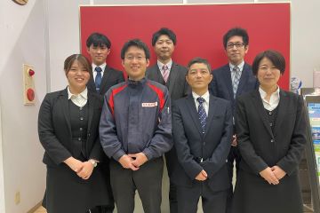 ダイハツ三条 営業スタッフ集合写真